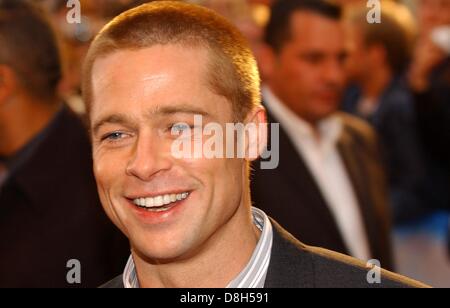 Brad Pitt am Welt-premiere von "Troja" in Berlin. Stockfoto