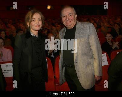 Isabelle Huppert und Claude Chabrol bei Photocall "Comedy of Power" (Französisch: "L'Ivresse du Pouvoir") während der Berlinale, der 56. Internationalen Filmfestspiele Berlin 2006. Stockfoto