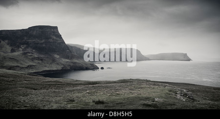 Klippen in der Nähe von landschaftlich Punkt, Isle Of Skye, Schottland, Vereinigtes Königreich Stockfoto
