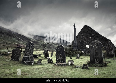 Alter Friedhof im Dorf von Dornie, Schottland Stockfoto