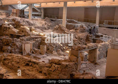 Akrotiri, Ausgrabungsstätte einer minoischen Bronzezeit Siedlung auf der griechischen Insel Santorini Stockfoto