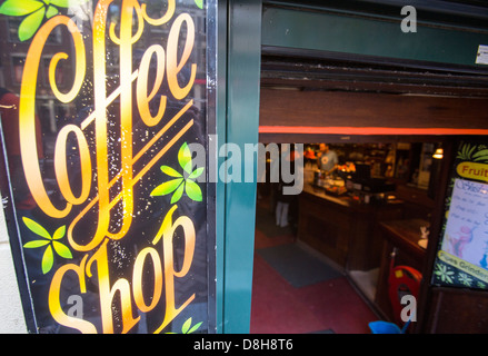 Ein Coffe Shop in Amsterdam, lizenziert, um Cannabis, Niederlande zu verkaufen, Stockfoto