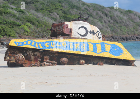 Tank am Ufer des Flamencos Strand Puerto Rico Culebra Stockfoto