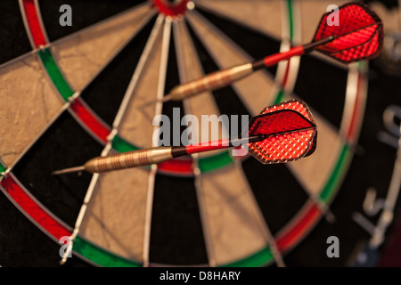 Dart in Dartscheibe, Nahaufnahme Stockfoto