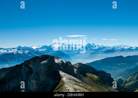 Blick von der Bergstation Kulm Mount Pilatus in Richtung Matterhorn, Kanton Luzern, Schweiz Stockfoto