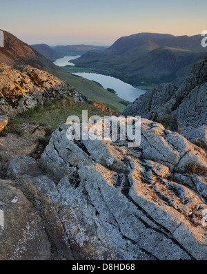 Blick vom Heuschober im Morgengrauen in Buttermere und Crummock Wasser, hohe Snockrigg, Whiteless Hecht und Grasmoor Stockfoto