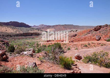Gruppe von Wanderern unterwegs einen Canyon in Utah USA Stockfoto