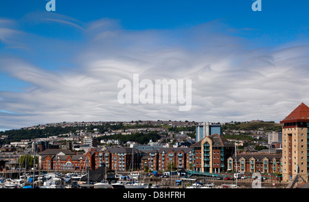 Altocumulus Lenticularis über Swansea, Wales Stockfoto