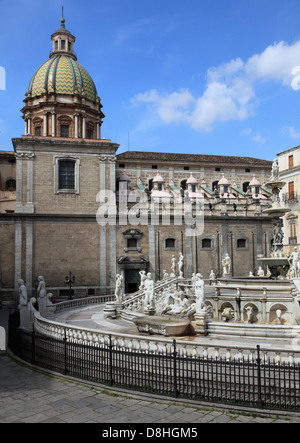 Italien, Sizilien, Palermo, Piazza Pretoria, Brunnen, Kirche San Giuseppe di Teatini, Stockfoto