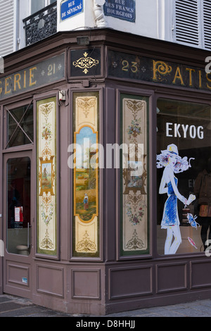 Paris-Konditorei im Bereich LeMarais, Frankreich umgerüstet Kleid shop Stockfoto