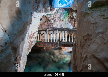 Israel. Die Grotten an Rosh Hanikra ("Kopf der Höhle"), nahe der libanesischen Grenze im westlichen Galiläa. Stockfoto