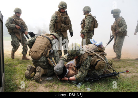 Seabees führen einen mass Casualty Bohrer. Stockfoto