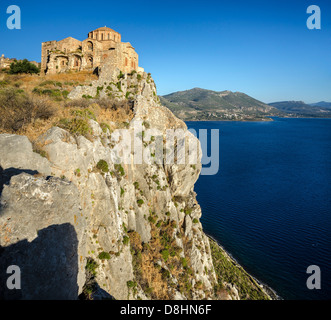 Agia Sofia Kirche oberhalb der alten byzantinischen von Monemvasia in Lakonien, südlichen Peloponnes, Griechenland. Stockfoto