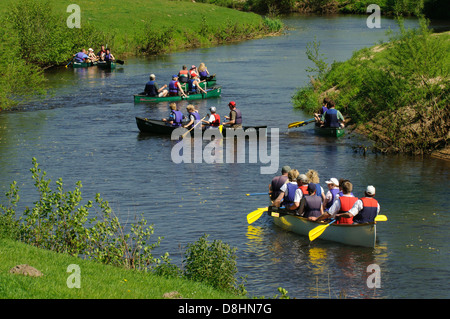 Kanutour auf der Hunte Fluss, Oldenbuger Land, Niedersachsen, Deutschland Stockfoto