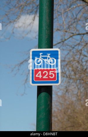 National Cycle Network Route Zeichen für Route 425, Rotherhithe, Bermondsey London, SE16, UK. Stockfoto