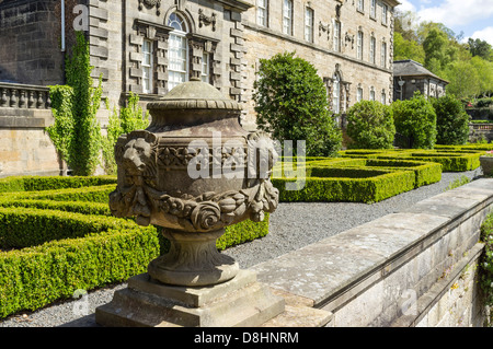 Reich verzierte Brüstung Dekoration Pollok House, Glasgow, Schottland, UK Stockfoto