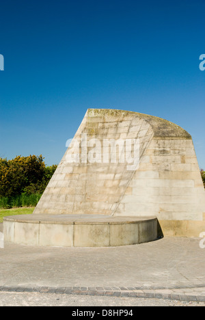 Skulptur „Cader Idris“ von Willian Pye, Feuchtgebiet, Cardiff Bay, Südwales. Stockfoto