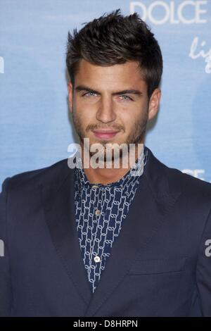 Madrid, Spanien. 29. Mai 2013. Maxi Iglesias besucht die mediterranen Sommer Cocktail Dolce & Gabanna hellblau-Party im Santo Mauro Hotel am 29. Mai 2013 in Madrid Credit: ZUMA Press, Inc./Alamy Live News Stockfoto