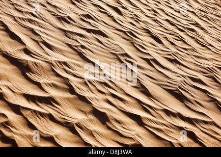 Wellige Sand Muster in der Wüste. Stockfoto