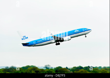 KLM Royal Dutch Airlines Boeing 737 - 8K 2 Winglets Airliner PH-BXD dem Start vom Flughafen Manchester-England-Großbritannien Stockfoto