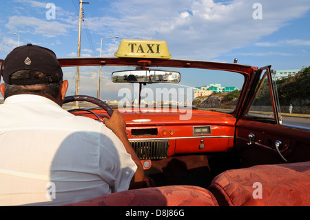 Oldtimer-Taxi Fahrt, Havanna, Kuba, Caribbean Stockfoto