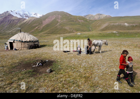 Halb-nomadisches Leben in dem zentralasiatischen Land Kirgistan Stockfoto