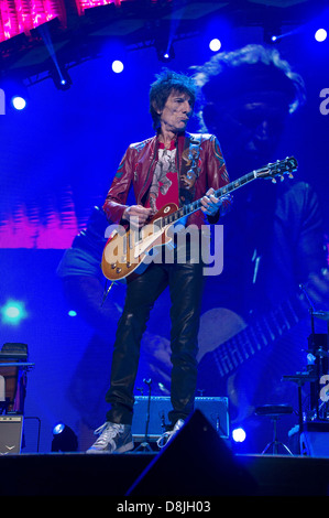 Ronnie Wood, führt Gitarrist der Rolling Stones während ihrer "50 und zählen" Tour in Toronto, Ontario, Kanada. 05.25.13 Stockfoto