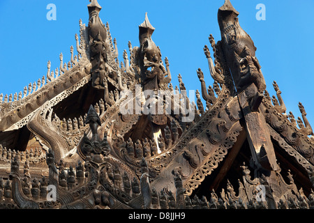 Komplizierte Teak schnitzen die Shwenandaw Pagode in Mandalay, Myanmar 6 Stockfoto