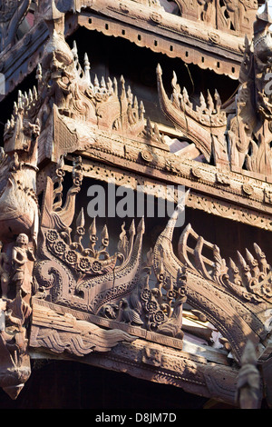 Die kunstvoll geschnitzten Teak Kloster Shwe Inbin, Mandalay Myanmar 8 Stockfoto