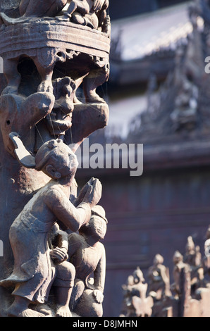 Die kunstvoll geschnitzten Teak Kloster Shwe Inbin, Mandalay Myanmar 5 Stockfoto