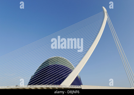 Puente de l'Assut de l ' or und Agora, Stadt der Künste und Wissenschaften, Valencia, Spanien Stockfoto