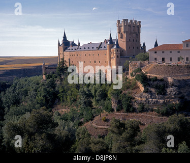 Blick auf das Schloss, erbaut zwischen dem 12. und 16. Jahrhundert, Segovia, Kastilien und Leon, Provinz Segovia, Spanien. Stockfoto