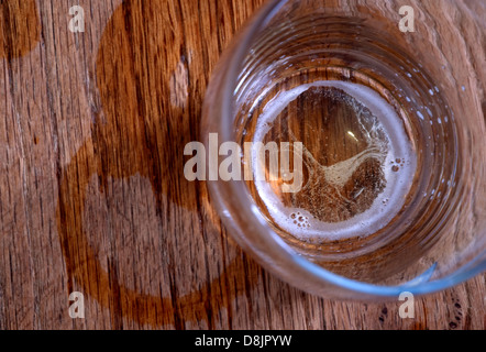 Stillleben-Schuss von einem Glas Bier in Nahaufnahme Stockfoto