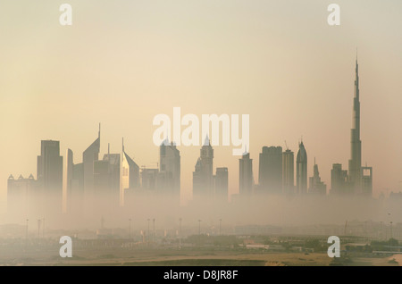 Skyline im Nebel, Dubai, Vereinigte Arabische Emirate Stockfoto