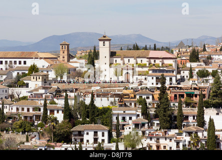 Iglesia San Nicolas und beliebter Aussichtspunkt für die Alhambra, besonders in den Abendstunden, Mirador San Nicolas Stockfoto