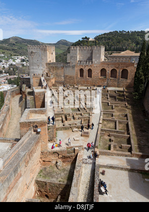 Auf dem Gelände der Alhambra, die Überreste einige alte arabische Häuser in Plaza de Armas, Teil von der Alcazaba Stockfoto