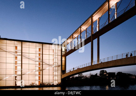 Paul Loebe Haus am Abend, Berlin, Deutschland Stockfoto