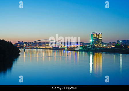 Apollo am meisten Brücke, Burg von Bratislava, Donau, Bratislava, Slowakei, Europa Stockfoto