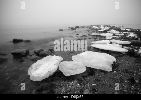 Ice Flakes neben Rogaland an Larkollen in Rygge Kommune, Østfold fylke, Norwegen. Stockfoto