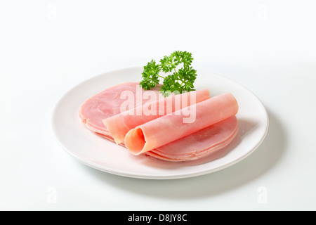 Schinken auf Teller in dünne Scheiben geschnitten Stockfoto