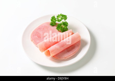 Schinken auf Teller in dünne Scheiben geschnitten Stockfoto