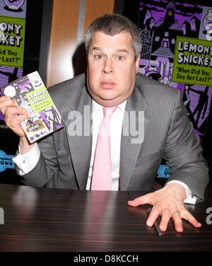 New York, Vereinigte Staaten 30. Mai 2013. Autor LEMONY SNICKET-DANIEL HANDLER geboren besucht die 2013 "Book Expo America" im Jacob Javits Center statt. Bildnachweis: ZUMA Press, Inc./Alamy Live-Nachrichten Stockfoto