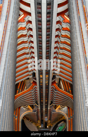 Das stilvolle Interieur des Marriott Marquis Atlanta Hotels wurde vom Architekten John Portman Jr. in der Innenstadt von Atlanta, Georgia, entworfen. (USA) Stockfoto