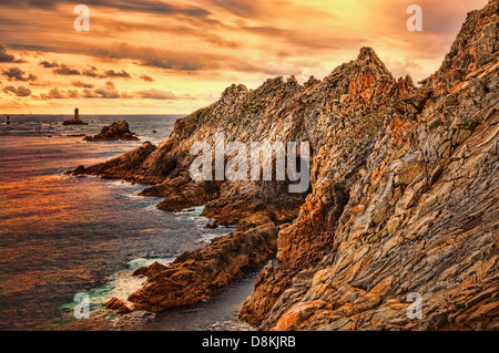 Sonnenuntergang auf der Pointe du Raz befindet sich im Finistère Küste in der Bretagne, Nord-westlich von Frankreich. Stockfoto