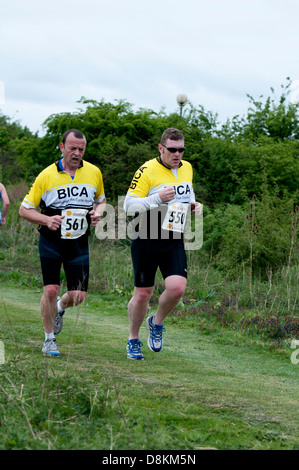 Männer laufen in 2013 Stratford 220 Triathlon Stockfoto