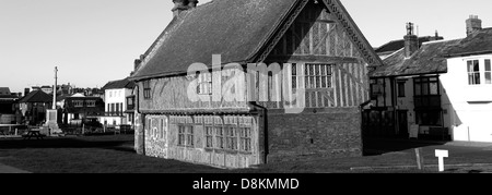 Die Moot Hall, halbe Fachwerkhaus aus dem 16. Jahrhundert Gebäude Museum, Stadt Aldeburgh, Suffolk County, East Anglia, England. Stockfoto