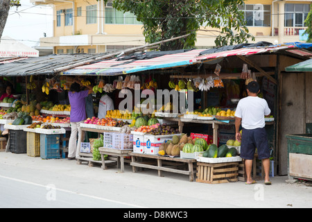 Obstständen in Moalboal auf der Insel Cebu, Philippinen Stockfoto