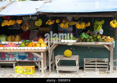 Obstständen in Moalboal auf der Insel Cebu, Philippinen Stockfoto