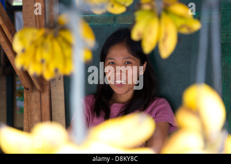 Obst-Verkäufer in Moalboal auf der Insel Cebu, Philippinen Stockfoto