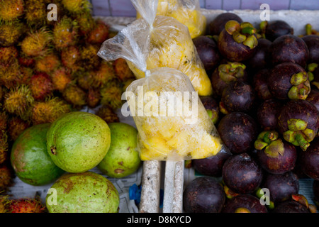 Obstständen in Moalboal auf der Insel Cebu, Philippinen Stockfoto